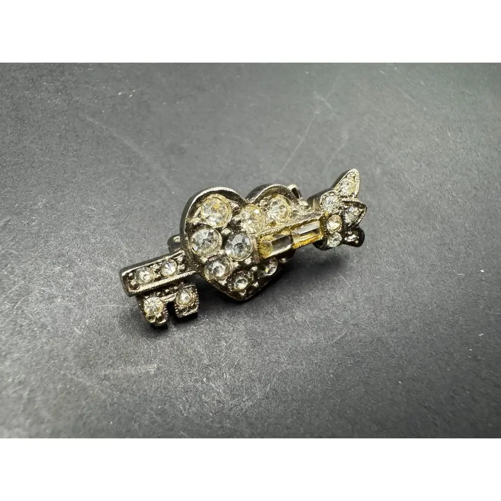 Vintage Karu Signed Silver Tone Rhinestone Key Through Heart Pin Brooch